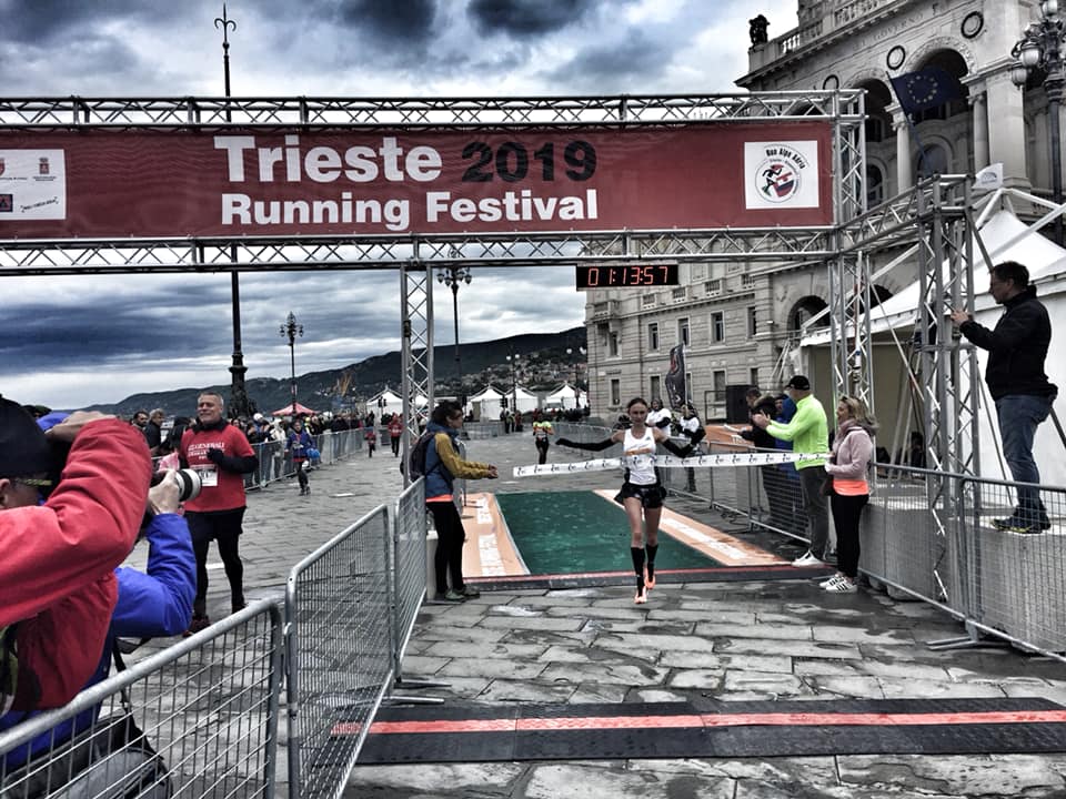 Noel Hitimana e Volha Mazuronak hanno vinto la 24a Trieste Half Marathon